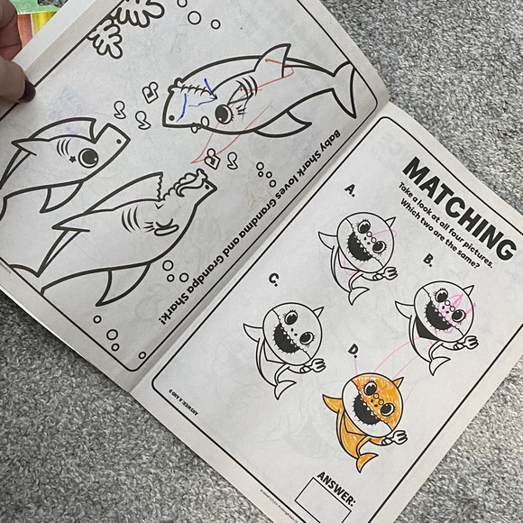 Children’s Colouring Book, Markers & Sunglasses - Picture 6 of 8